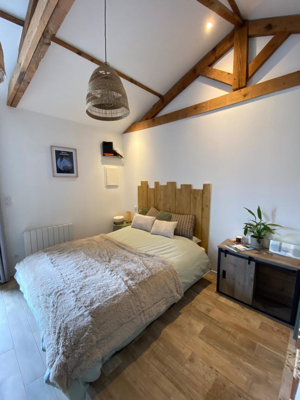 Bed, Photo of the whole room