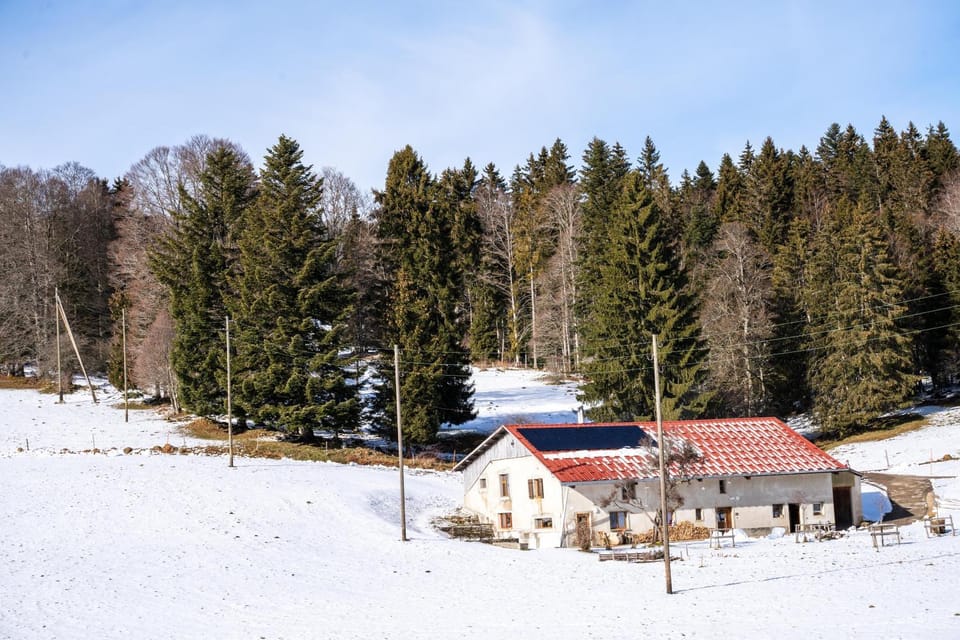 La Montagne devant Bed and Breakfast in Neuchâtel, Switzerland