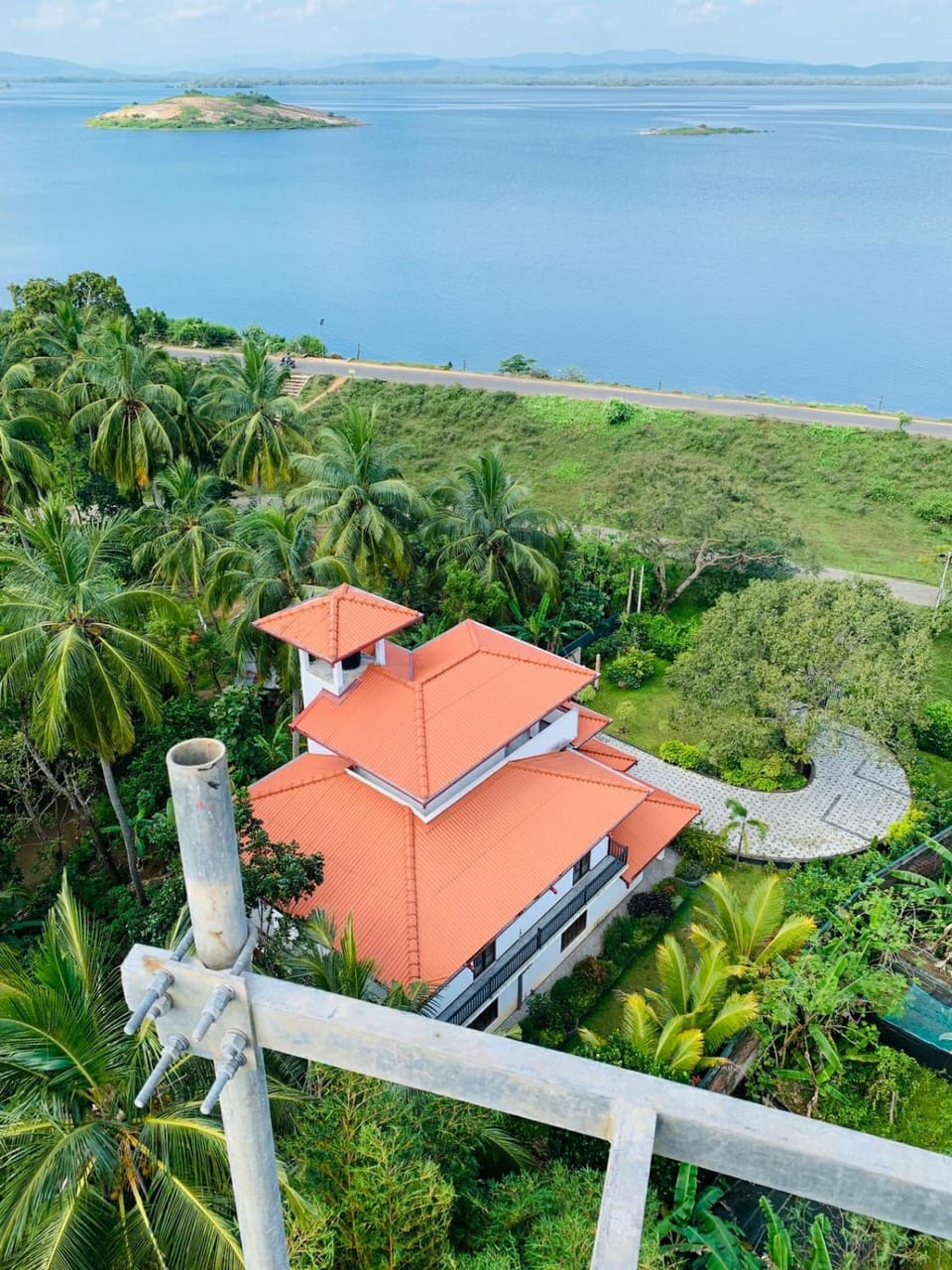 Property building, Natural landscape, Bird's eye view, Garden, Lake view