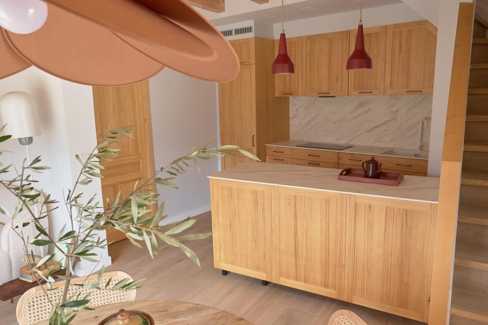 Kitchen or kitchenette