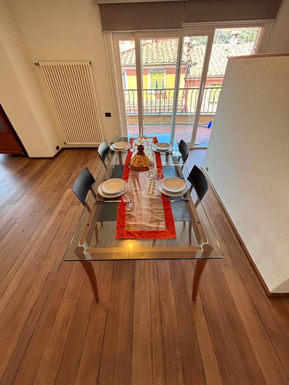 Living room, Seating area, Dining area, internet