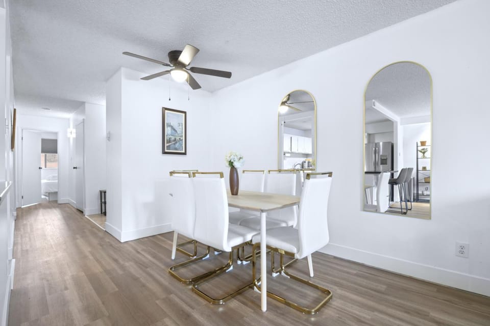 Stylish Suite at Stampede w Free Parking and AC Apartment in Calgary