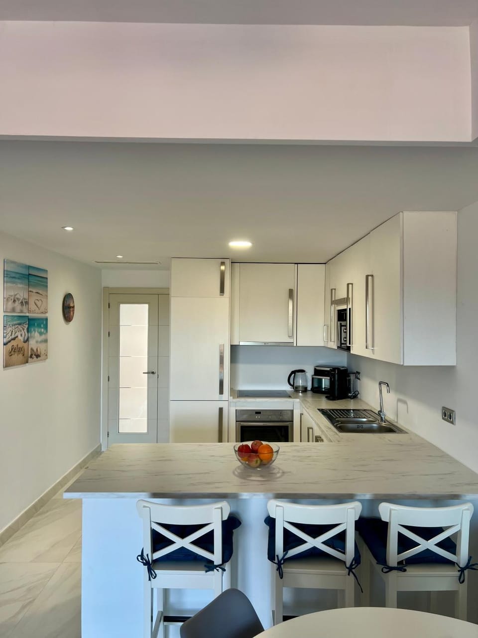 Kitchen or kitchenette, Dining area, stove