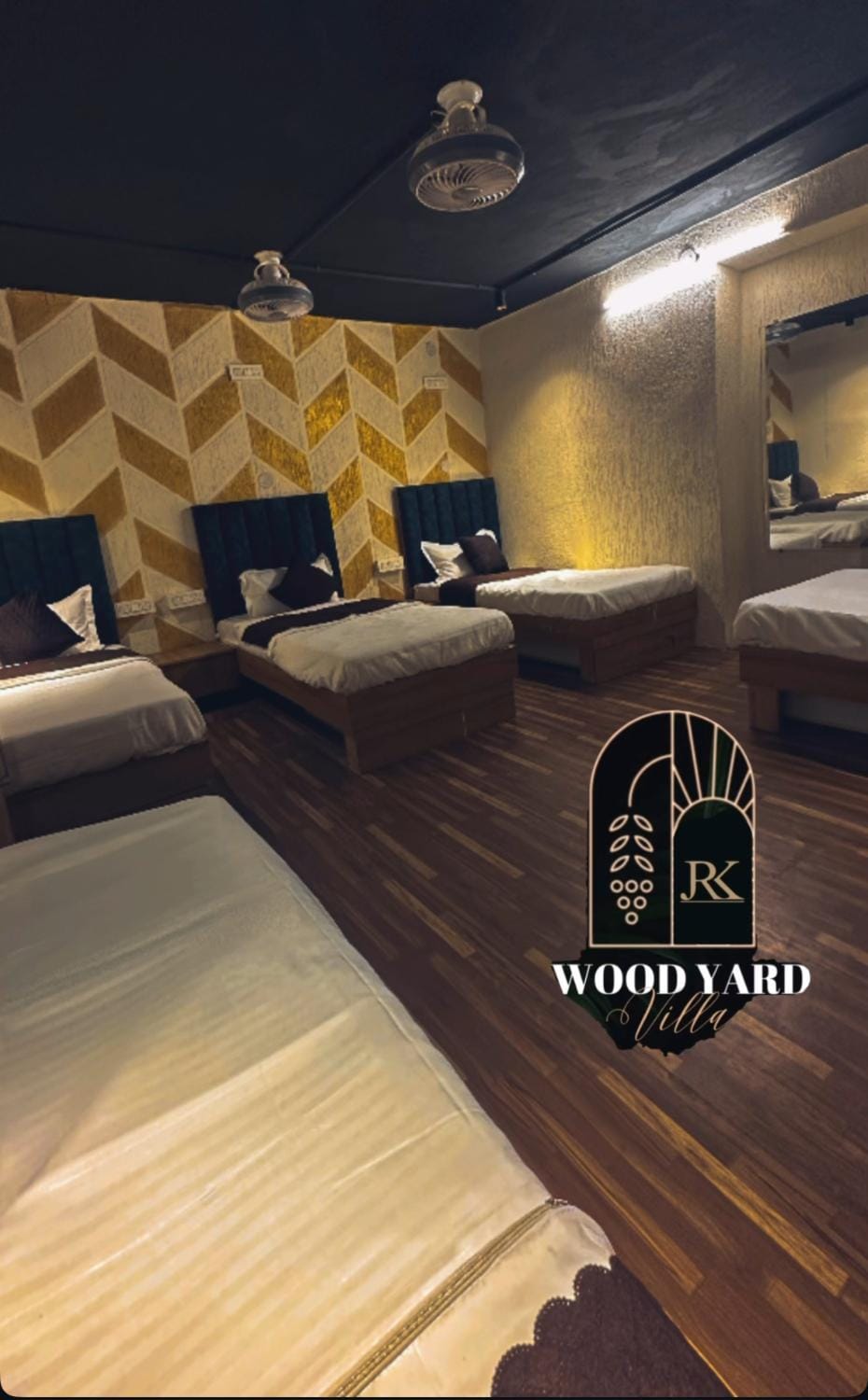 Bed, Property logo or sign, Photo of the whole room, Bedroom