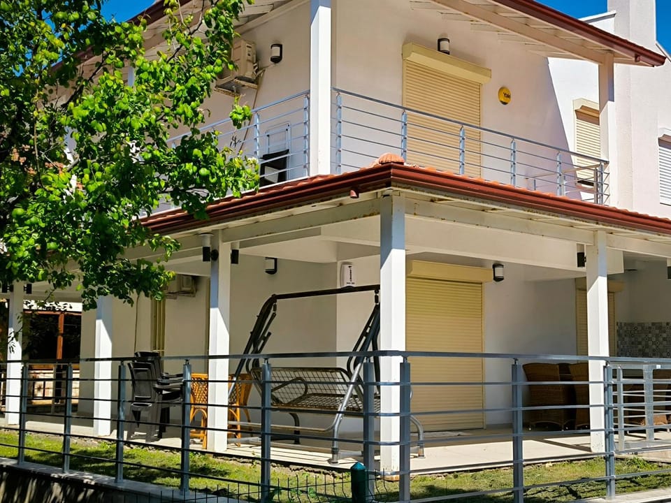 Property building, Day, Garden, View (from property/room), Balcony/Terrace, Balcony/Terrace