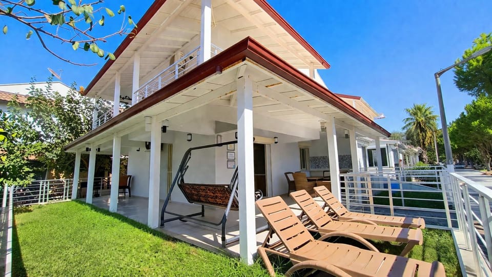 Property building, Patio, Spring, Day, Garden, Garden, View (from property/room), Balcony/Terrace, Balcony/Terrace, Garden view, sunbed