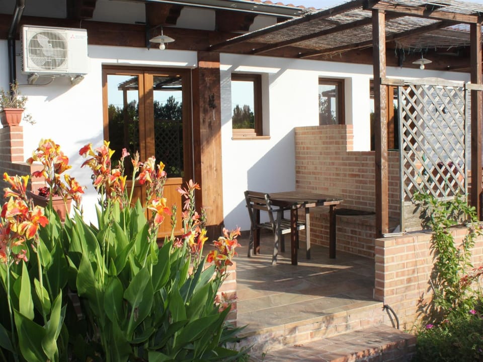 Property building, Balcony/Terrace, Balcony/Terrace