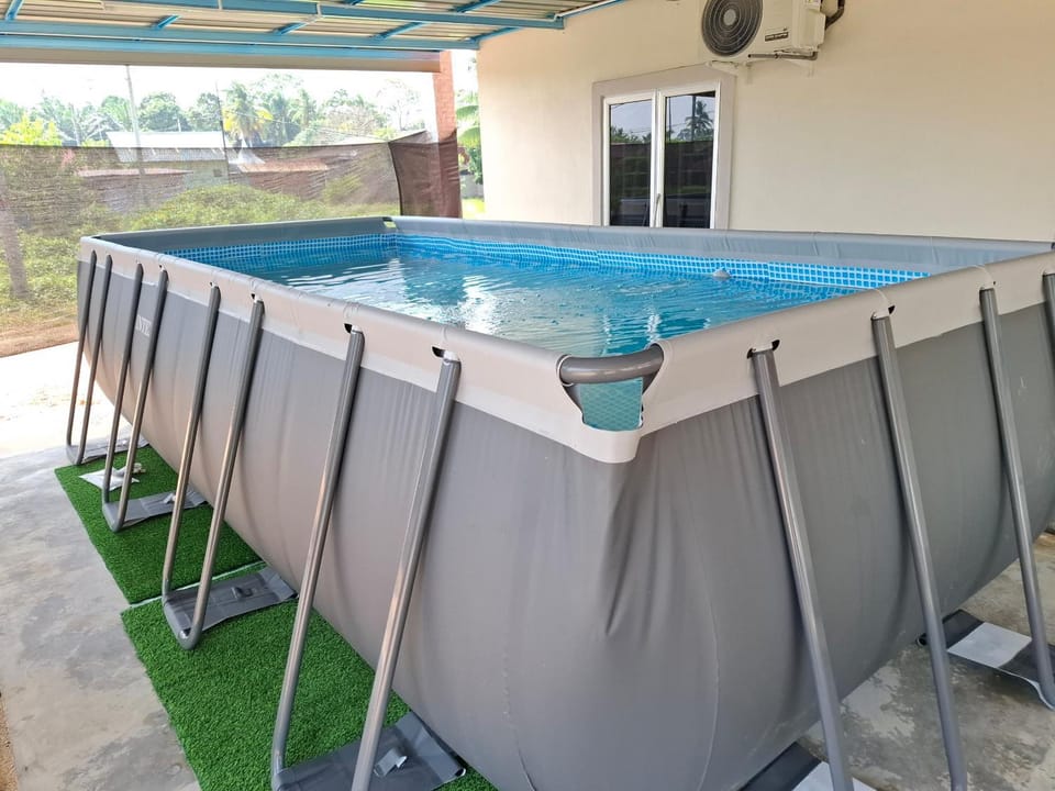 Swimming pool, Swimming pool