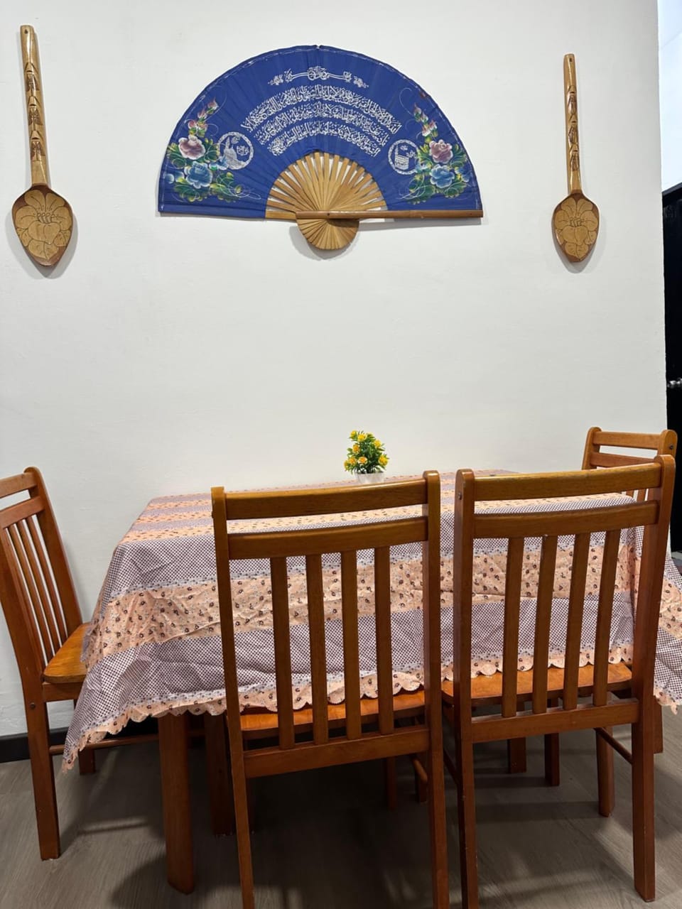 Seating area, Dining area