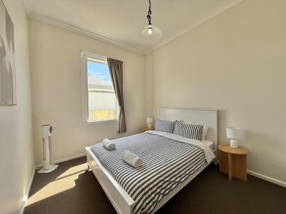 Currawong Corner Cottage Apartment in Young