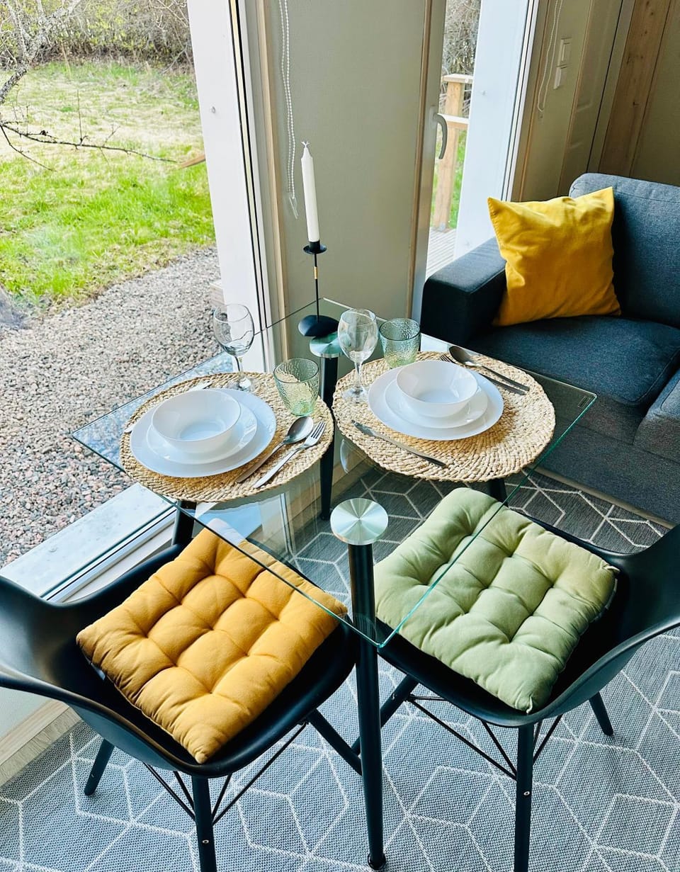 Seating area, Dining area