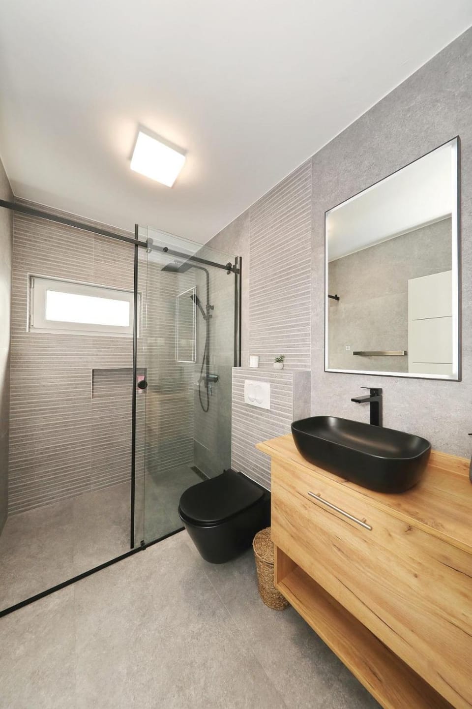 Shower, Toilet, Bathroom, towels, washing machine