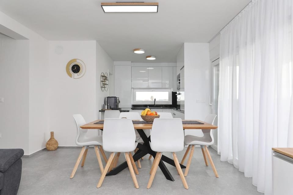 Kitchen or kitchenette, Living room, Seating area, Dining area