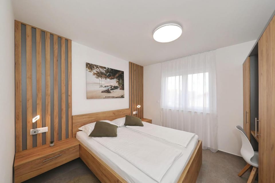 Bed, Photo of the whole room, Bedroom, wardrobe, air conditioner