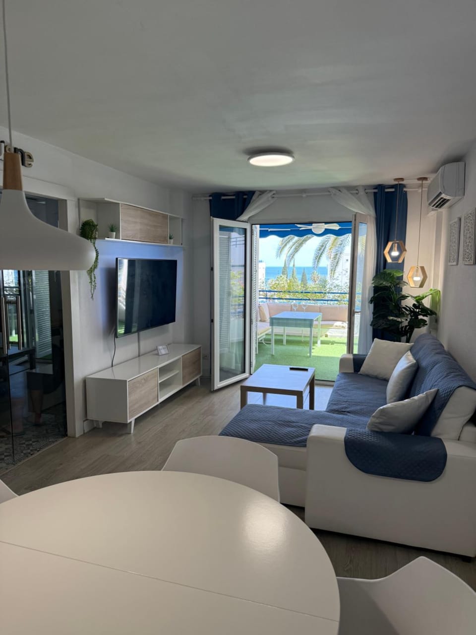 TV and multimedia, Dining area