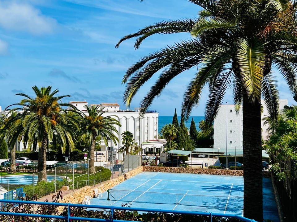 Tennis court, Pool view, Sea view, Swimming pool, Location