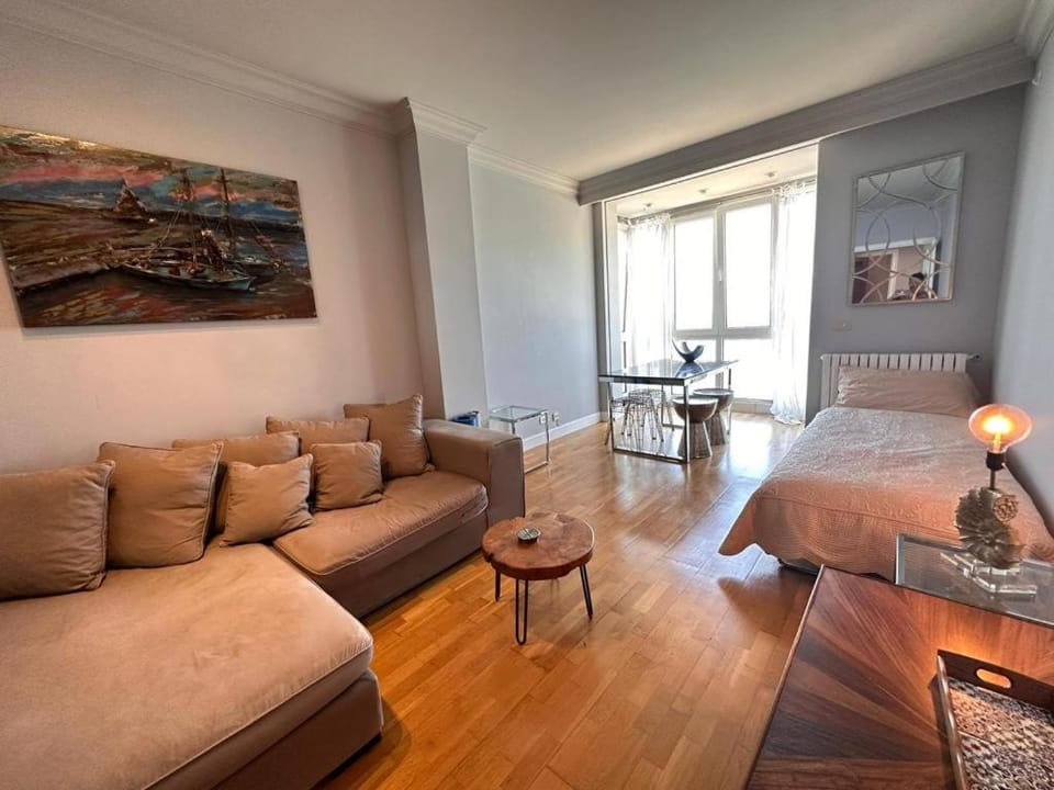 Titanic Apartment in San Sebastian