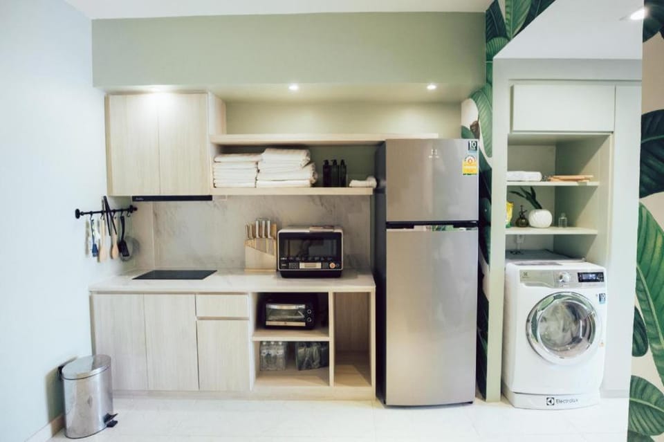 Kitchen or kitchenette, minibar, oven, toaster