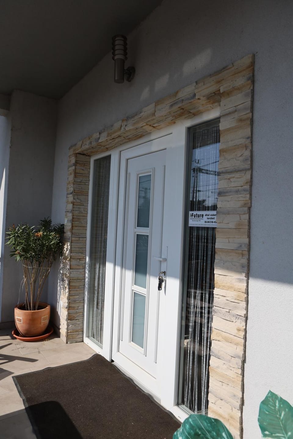 Facade/entrance