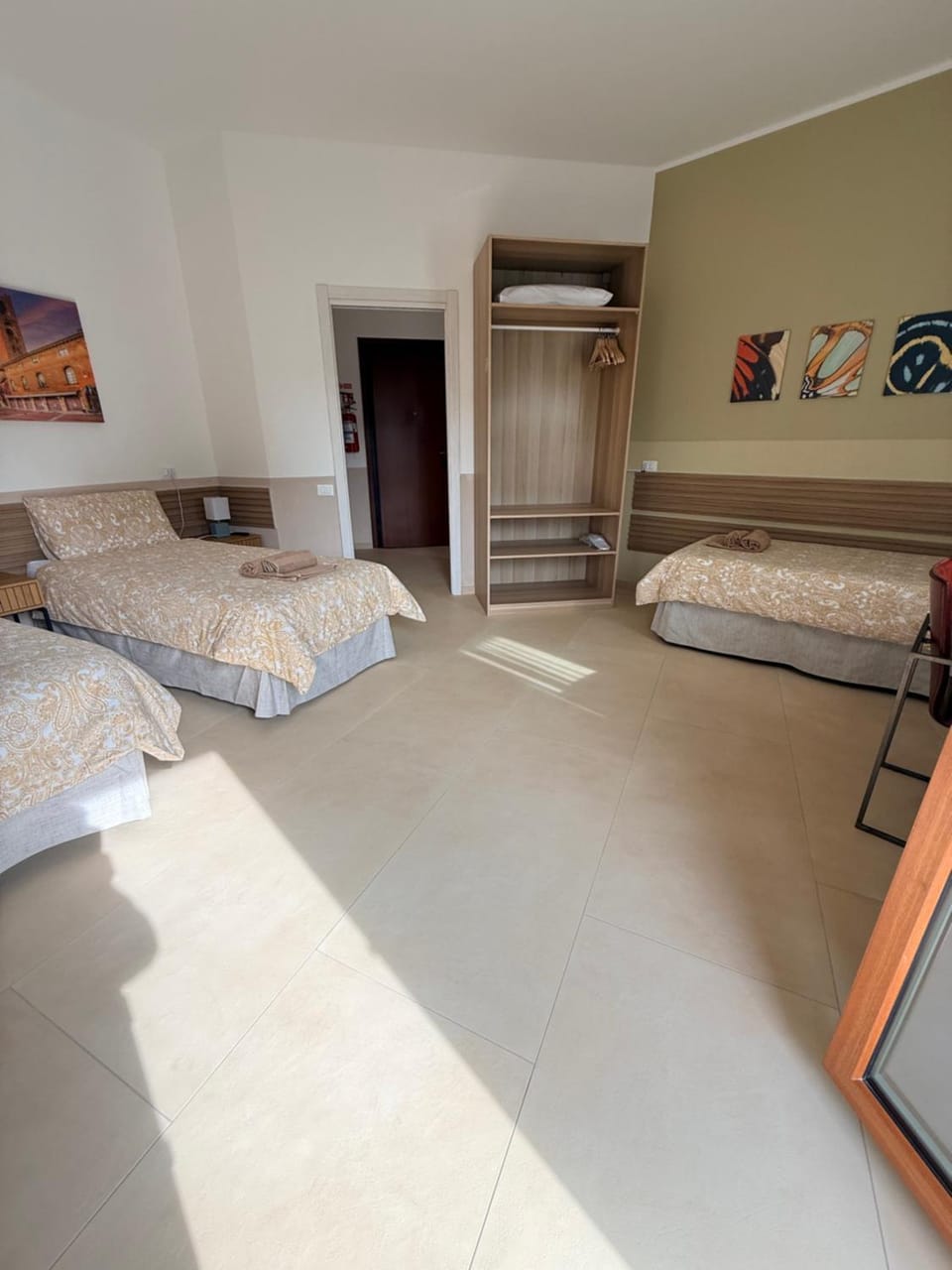 Bedroom, Facility for disabled guests, hair dryier, towels, towels