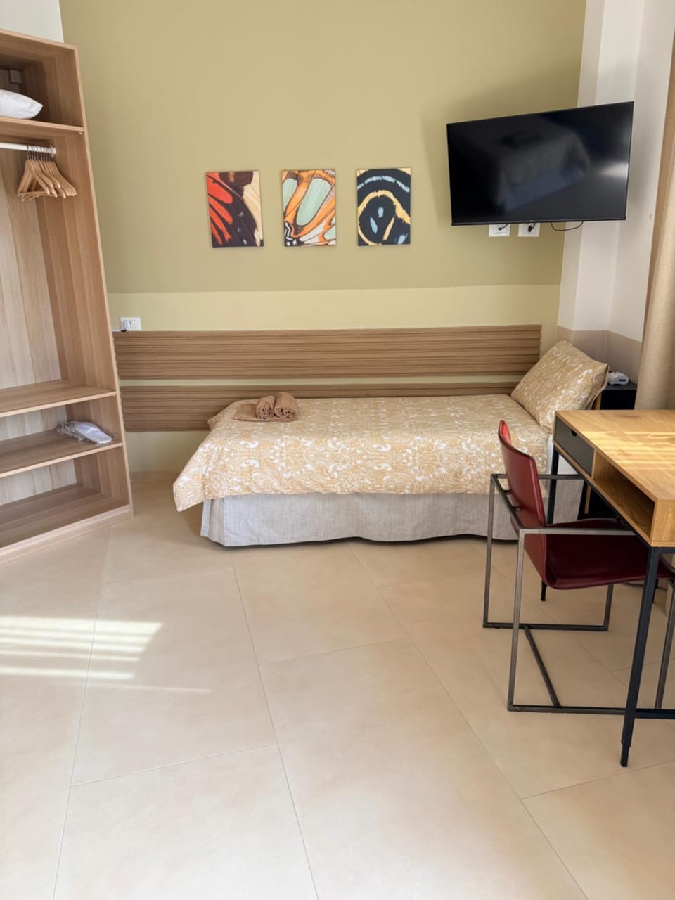 View (from property/room), Bedroom, Dinner, Facility for disabled guests, hair dryier, towels, elevator