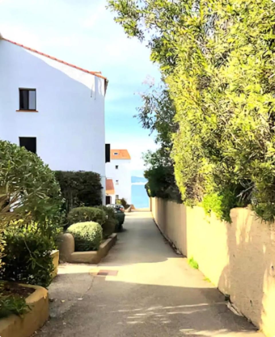 F2 tout confort, les pieds dans l'eau, PORTICCIO Apartment in Ajaccio