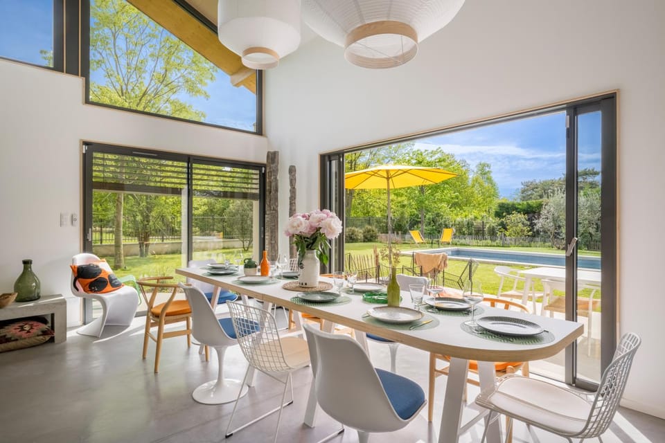 Patio, Spring, Seating area, Dining area, Garden view