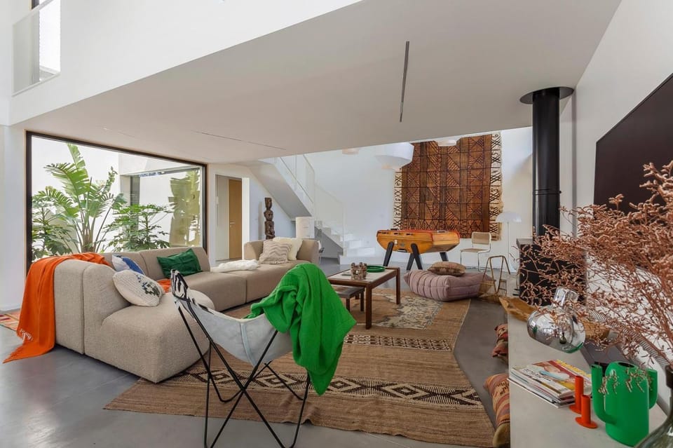 Patio, Living room