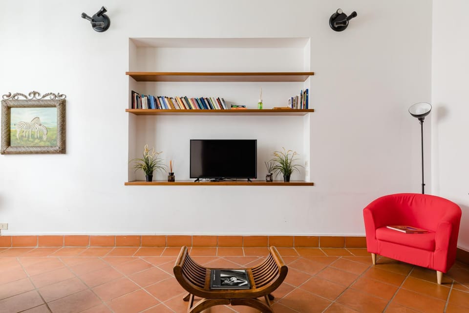 Library, TV and multimedia, Living room, Seating area, air conditioner
