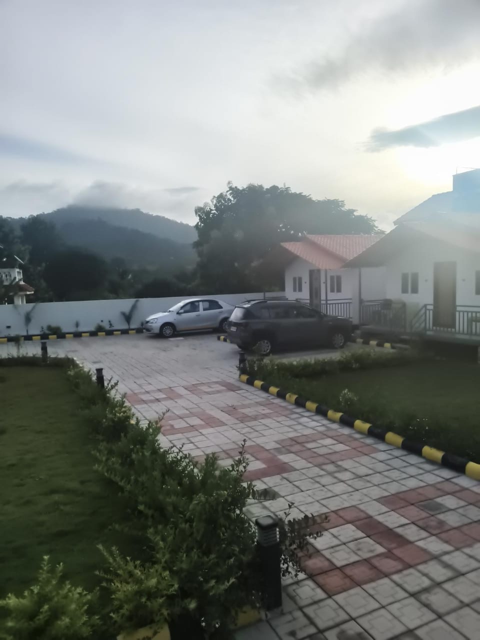 Sunrise, Parking