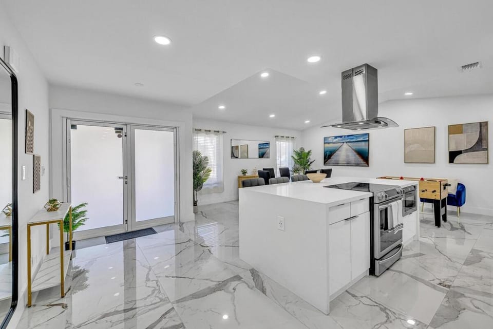 Wonderful Tropical Pool House In Delray Near Ocean House in Delray Beach