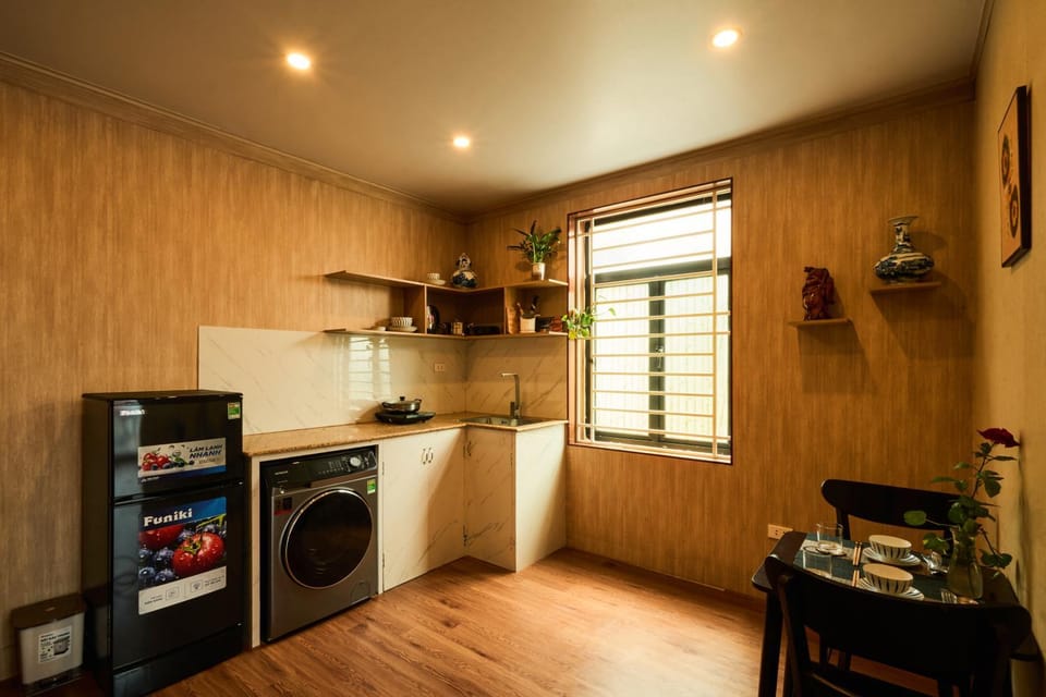 Căn hộ 1 ngủ 1 khách ấm áp trong khu phố Linh lang sầm uất Apartment in Vietnam