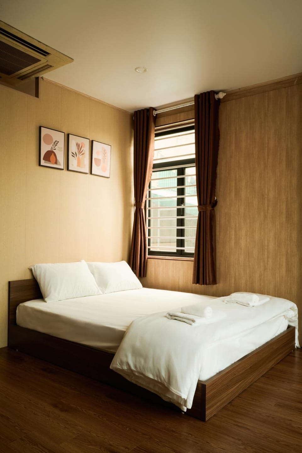 Căn hộ 1 ngủ 1 khách ấm áp trong khu phố Linh lang sầm uất Apartment in Vietnam