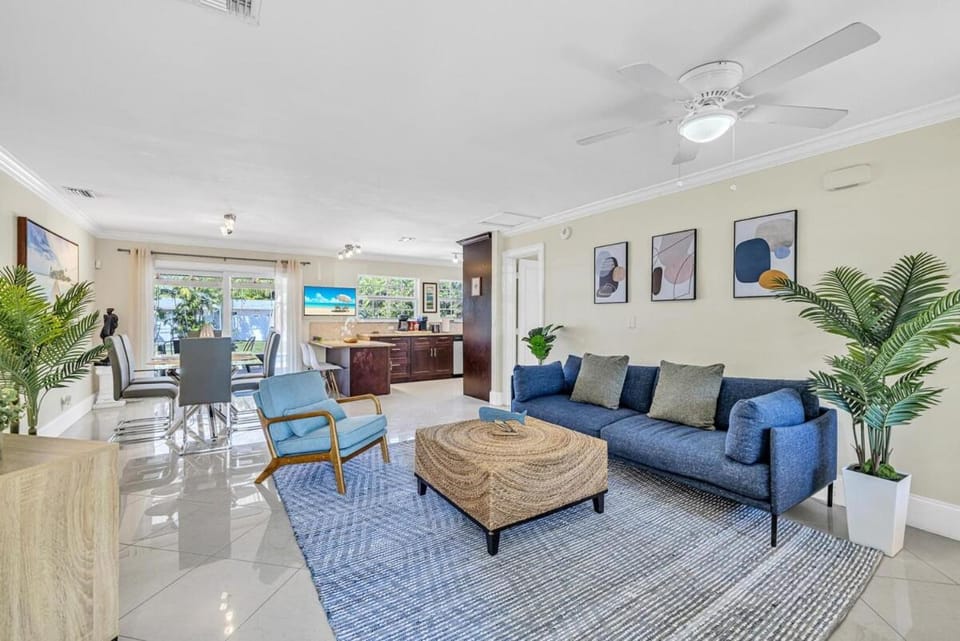 Stunning Tropical Pool House Delray Near The Beach House in Delray Beach