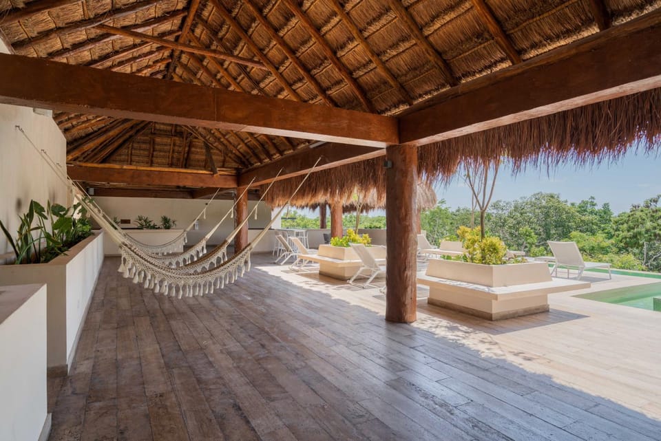 Balcony/Terrace, Area and facilities