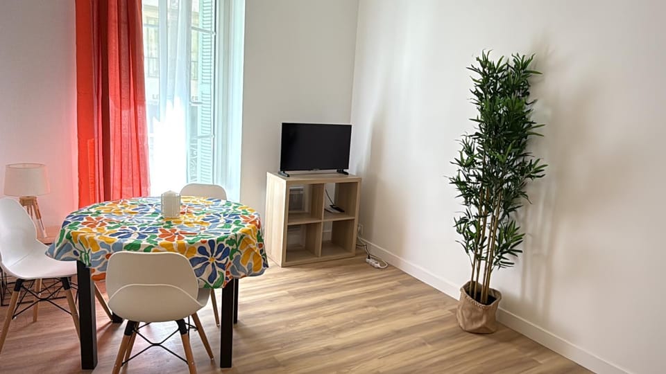 TV and multimedia, Dining area