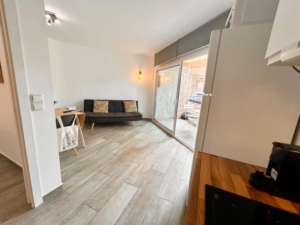 Kitchen or kitchenette, Seating area