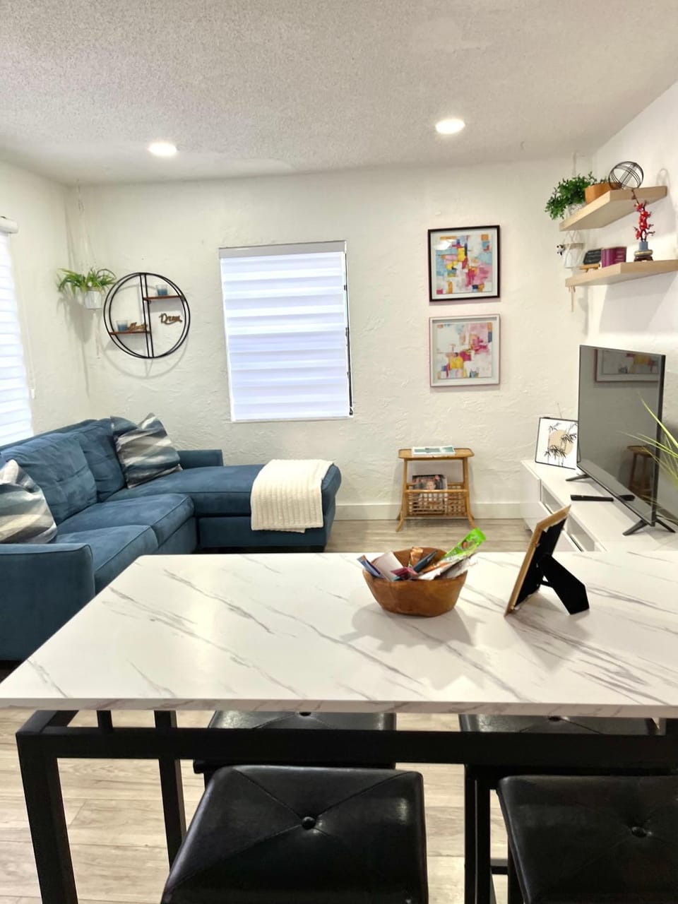 Kitchen or kitchenette, Living room