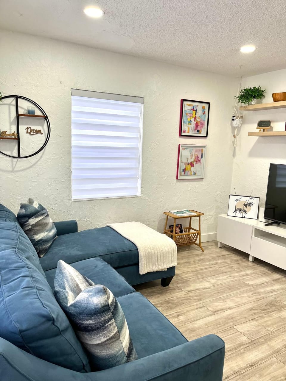 Communal lounge/ TV room, Living room, Seating area