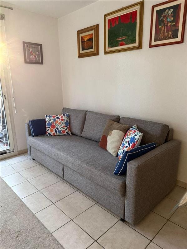 Bed, Living room, Seating area
