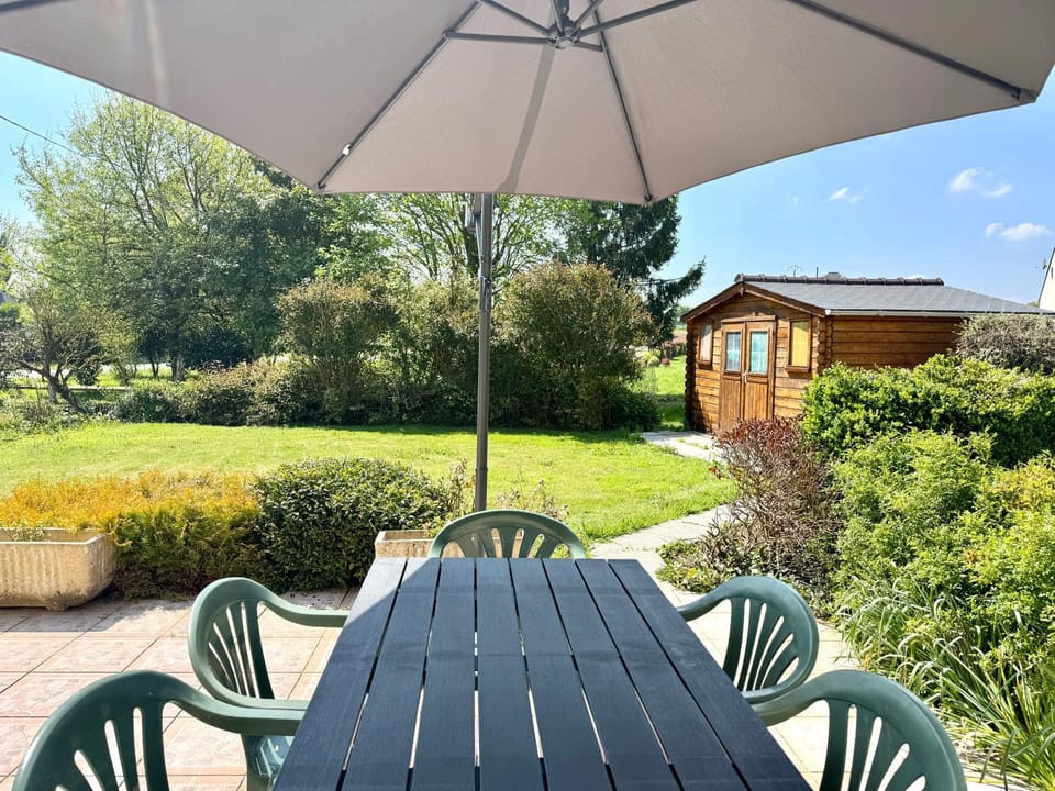 Patio, Spring, Day, Garden, Dining area, Garden view