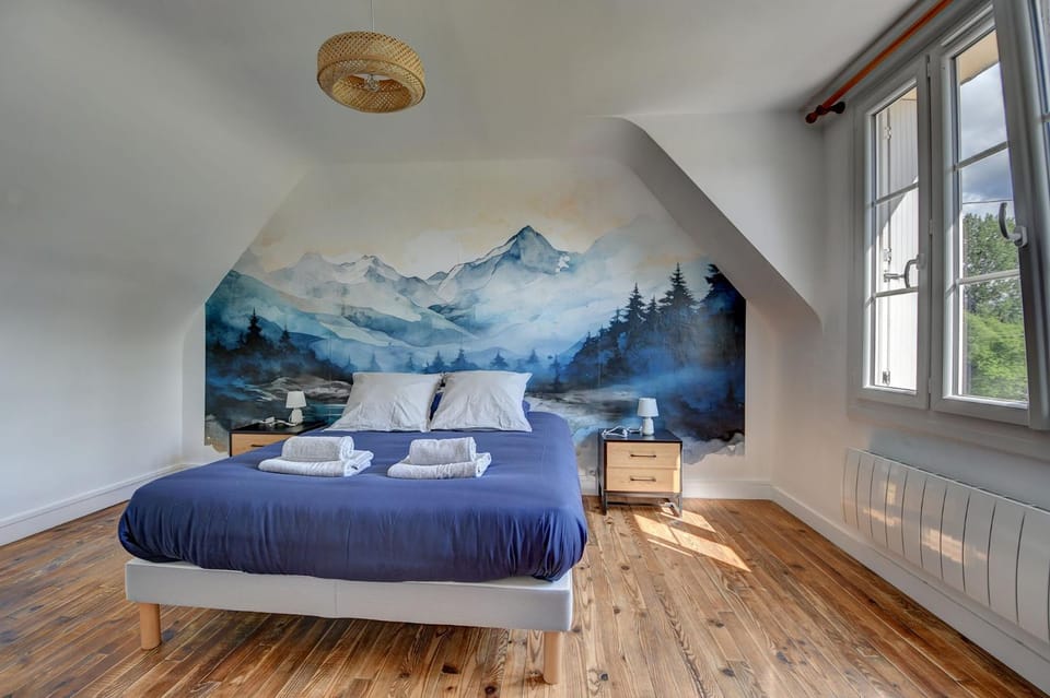 Bed, Night, Photo of the whole room, Bedroom