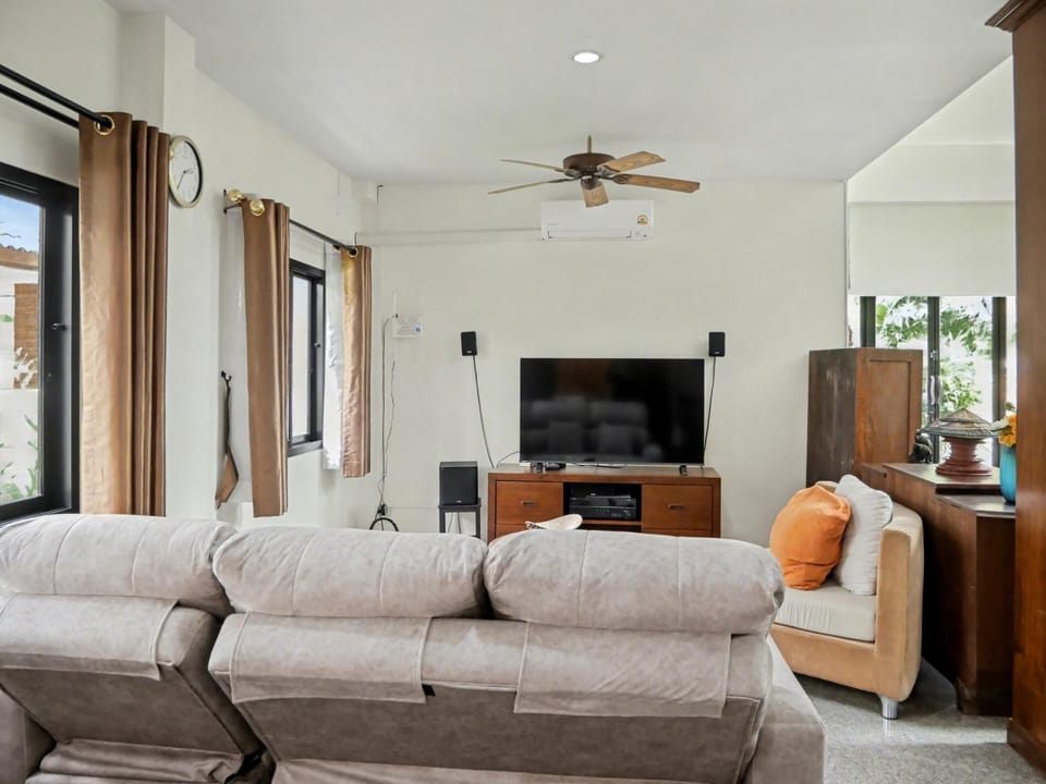 3 Bedrooms - 2 floor with garden in Prime Location House in Phuket
