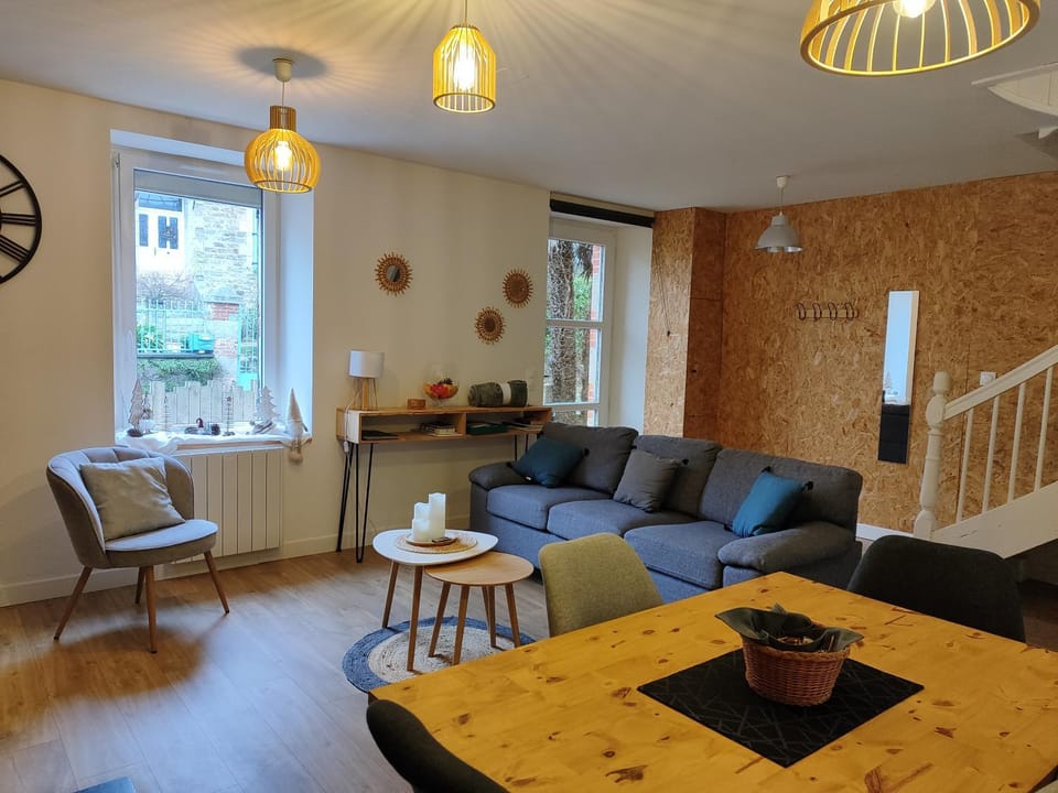 Living room, Seating area, Dining area