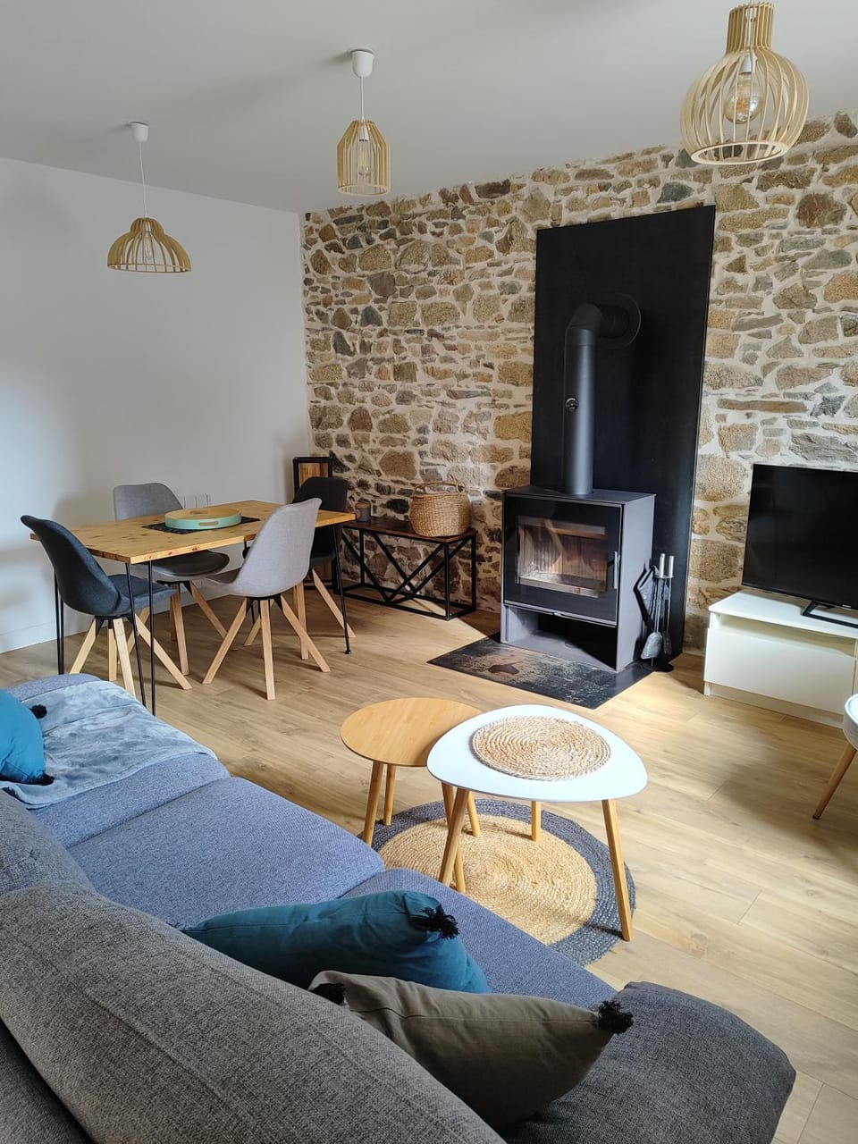 TV and multimedia, Living room, Seating area, fireplace