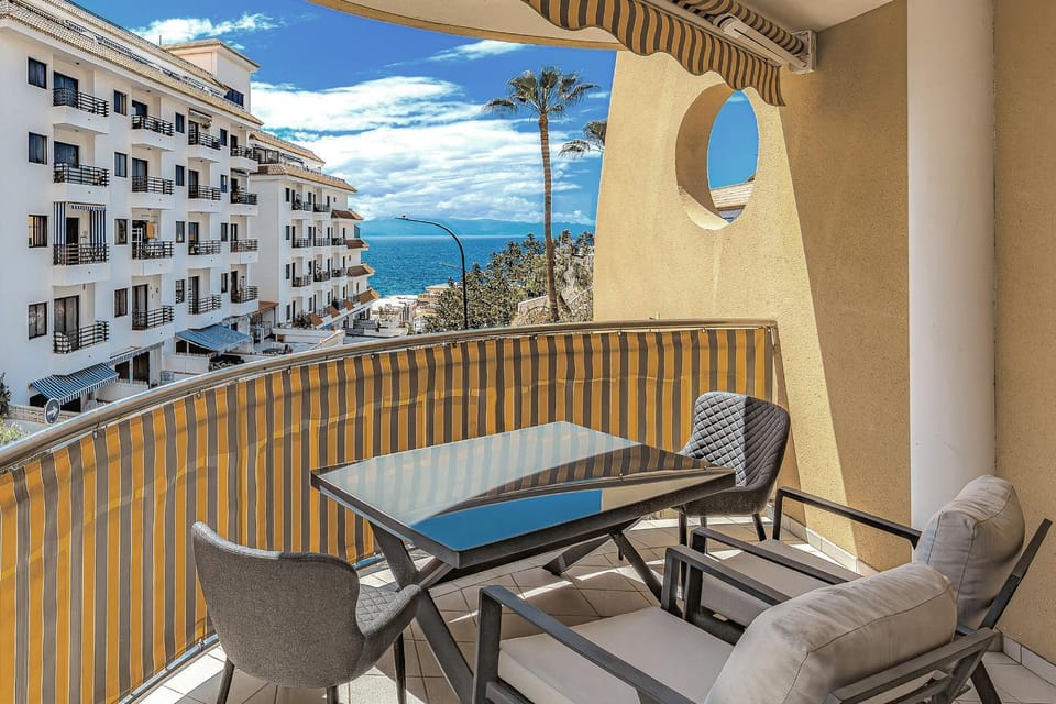 Patio, Day, View (from property/room), Balcony/Terrace, Seating area, Dining area, Sea view