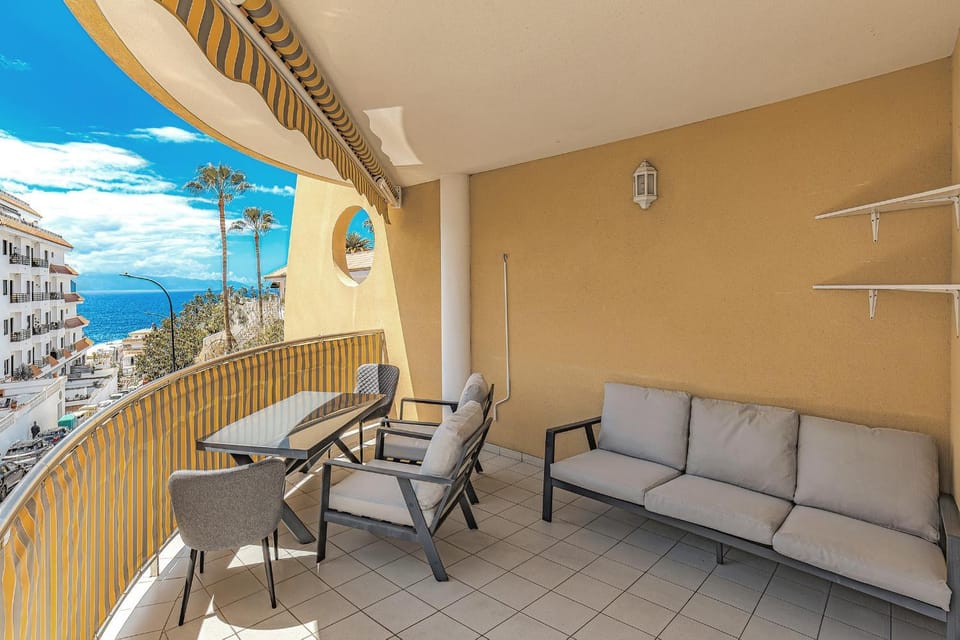 Patio, Day, View (from property/room), Balcony/Terrace, Seating area, Dining area, Sea view