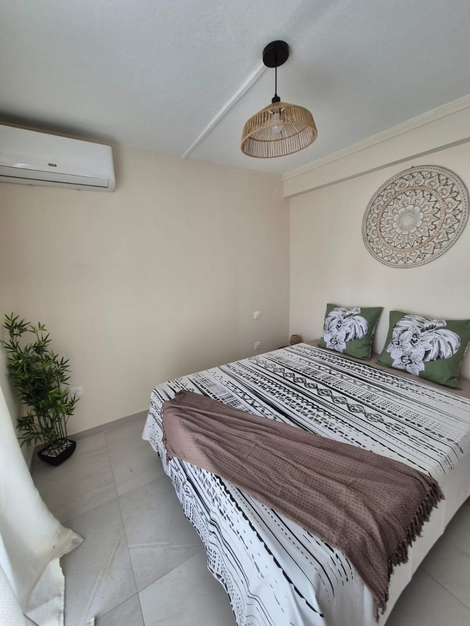 Bed, Bedroom, air conditioner