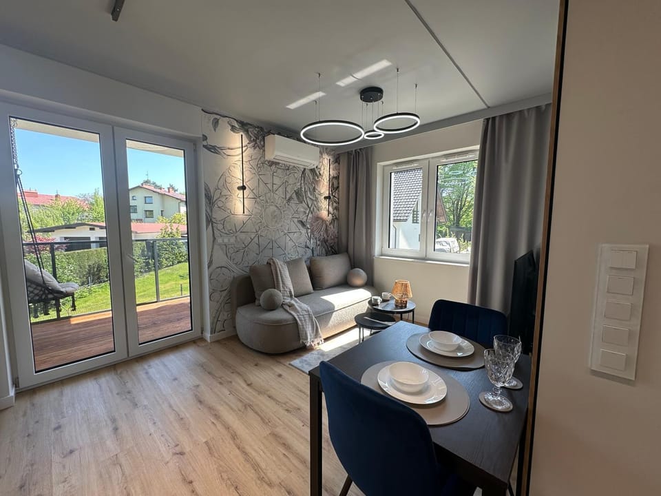 View (from property/room), Balcony/Terrace, Living room, Seating area, Dining area