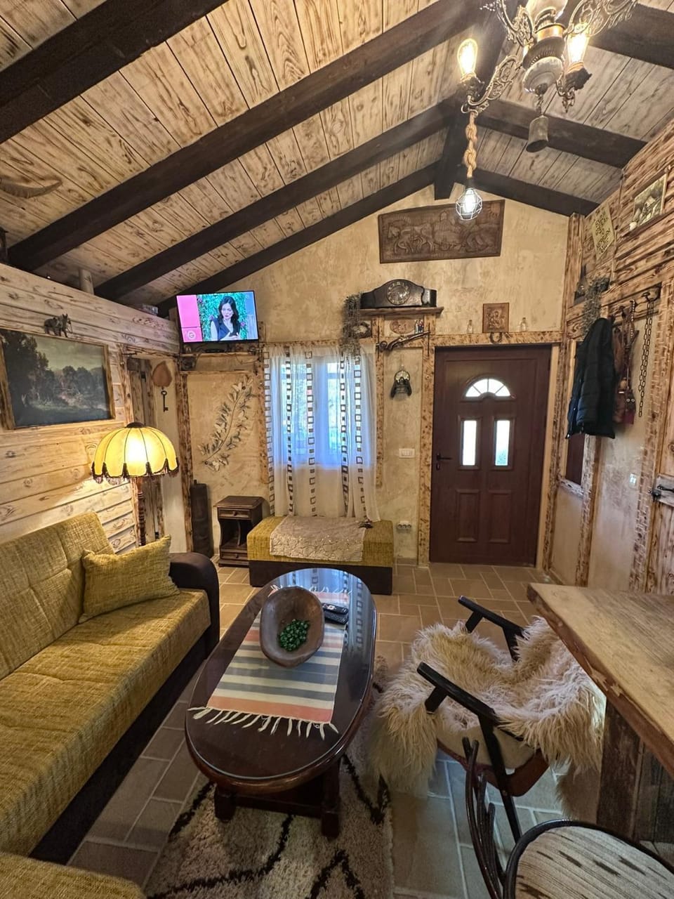 Communal lounge/ TV room, TV and multimedia, Living room, Seating area, Evening entertainment